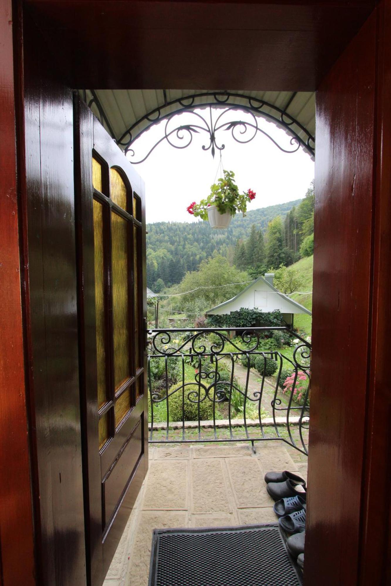 Котедж "Красний Краєвид" Yaremche Exterior foto